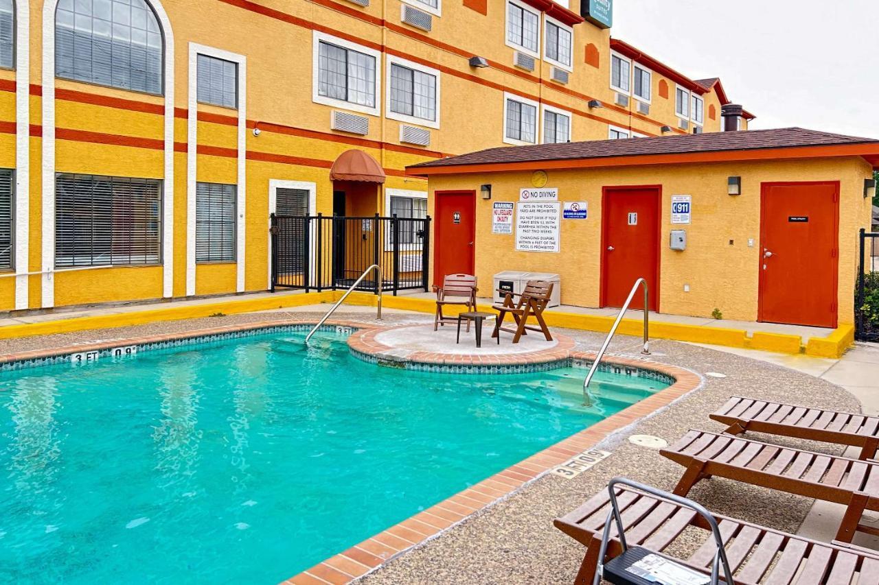 Quality Suites San Antonio Exteriér fotografie